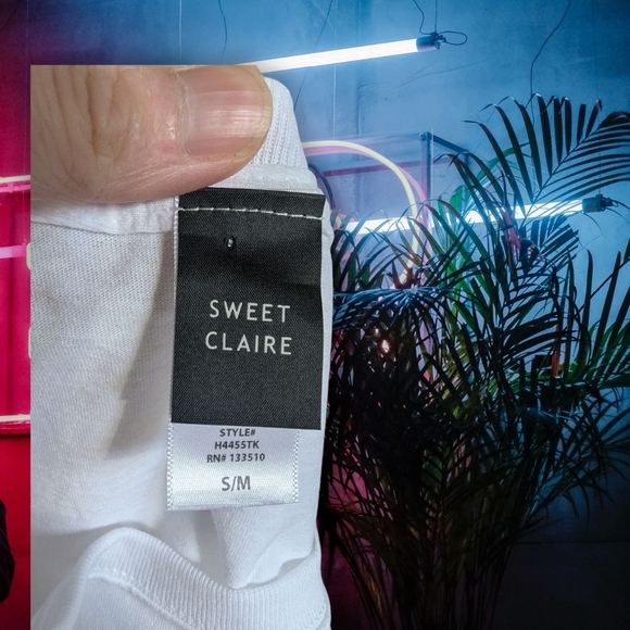 NWOT Sweet Claire Oversized White Tee with Red and Blue Text Size S/M - Picture 5 of 6